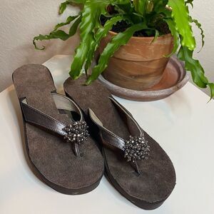 Flojos NWT Platform Flip Flops Sz 7